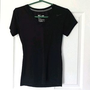 Nike Women's Black Dri-Fit T-Shirt Size XS